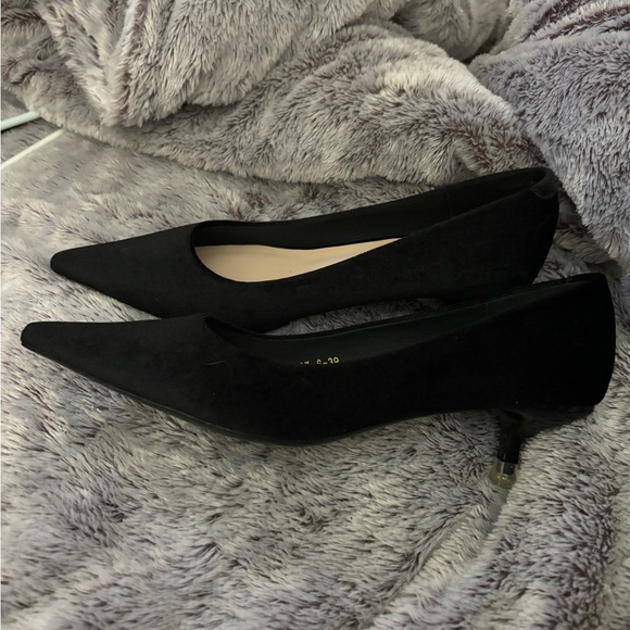 Black Velvet kitten heels never worn . Excellent condition. Size 39 - Picture 7 of 13